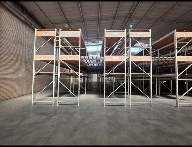 949M² WAREHOUSE TO LET IN CROWN